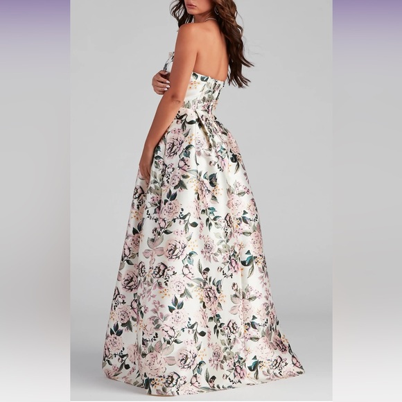 ❌SOLD❌Windsor Holland Strapless Floral Ball Gown Size 5 - Picture 3 of 16